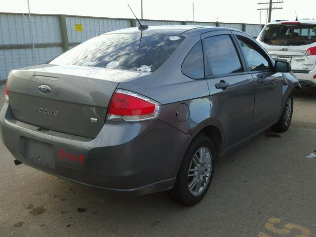 1FAHP3FN3AW243003 - 2010 FORD FOCUS SE GRAY photo 4