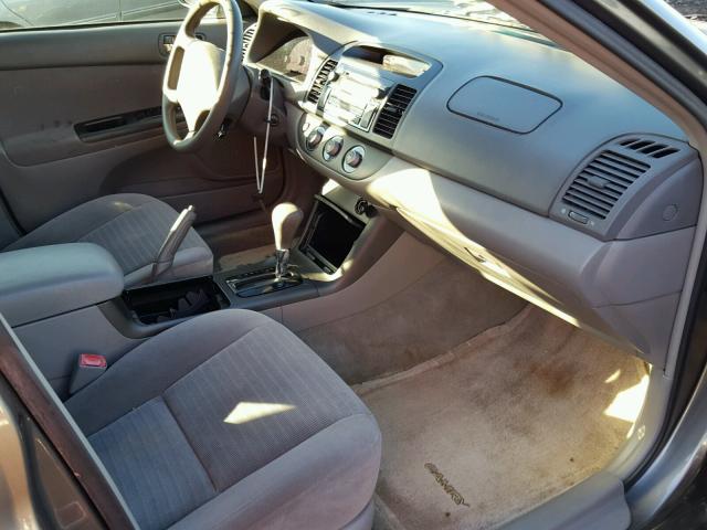 4T1BE32K75U961541 - 2005 TOYOTA CAMRY LE 灰色 照片 5