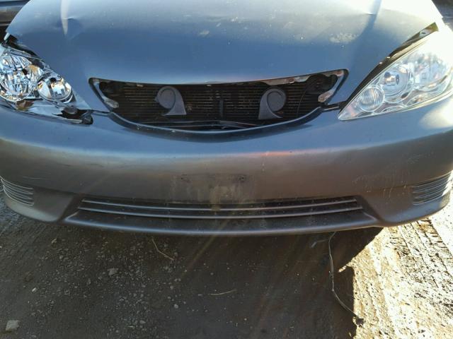 4T1BE32K75U961541 - 2005 TOYOTA CAMRY LE 灰色 照片 9