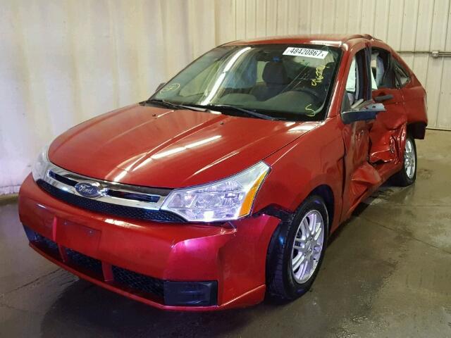 1FAHP35NX9W104905 - 2009 FORD FOCUS SE RED photo 2