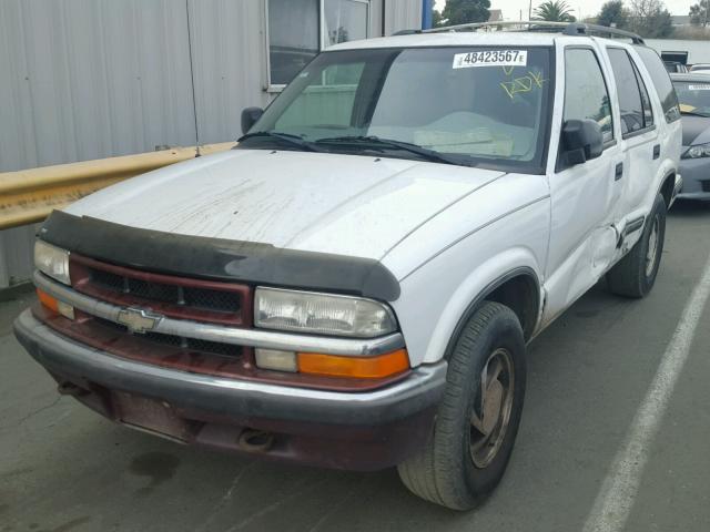 1GNDT13WXX2165168 - 1999 CHEVROLET BLAZER WHITE photo 2