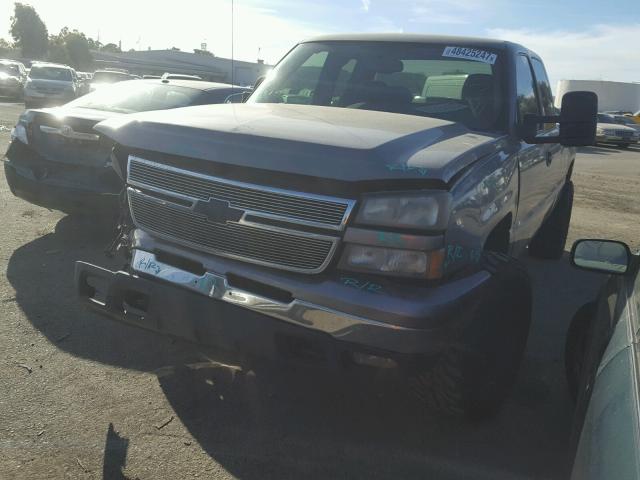 1GCEC19TX6Z135992 - 2006 CHEVROLET SILVERADO SILVER photo 2