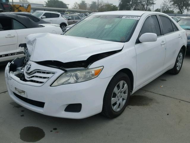 4T1BF3EK8BU595660 - 2011 TOYOTA CAMRY BASE WHITE photo 2