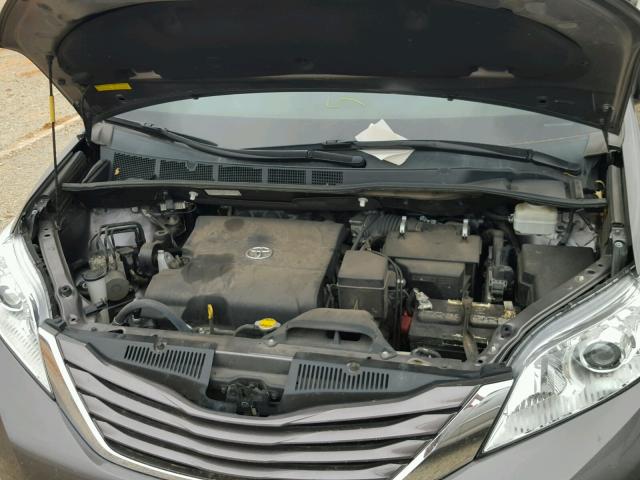 5TDKK3DC2FS582469 - 2015 TOYOTA SIENNA LE GRAY photo 7