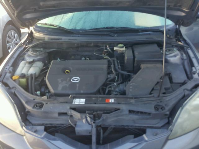 JM1BK344681810451 - 2008 MAZDA 3 HATCHBAC GRAY photo 7