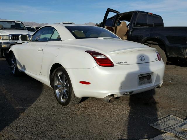 JTHFN2EYXA9021584 - 2010 LEXUS SC 430 WHITE photo 3