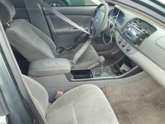 JTDBE32K820091290 - 2002 TOYOTA CAMRY LE GRAY photo 5