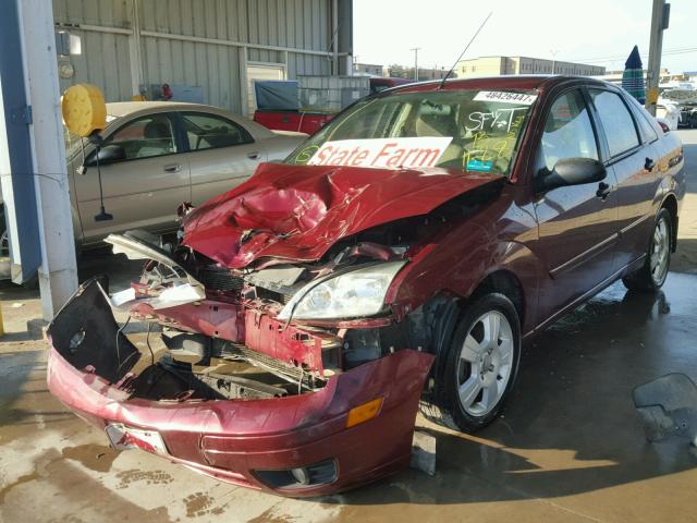 1FAFP34N16W227495 - 2006 FORD FOCUS ZX4 RED photo 2