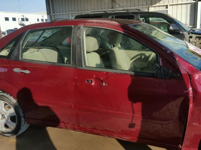 1FAFP34N16W227495 - 2006 FORD FOCUS ZX4 RED photo 9