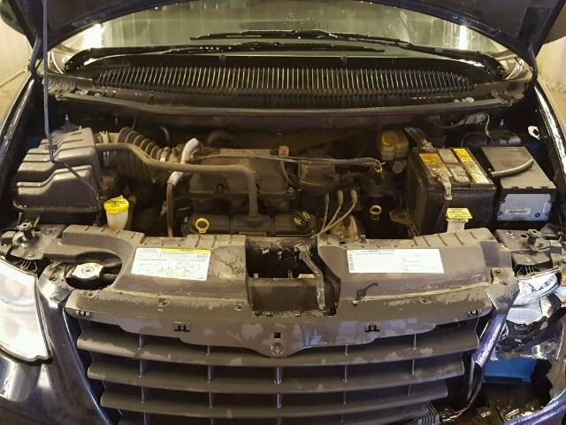 2A4GP54L56R845754 - 2006 CHRYSLER TOWN & COU BLUE photo 7