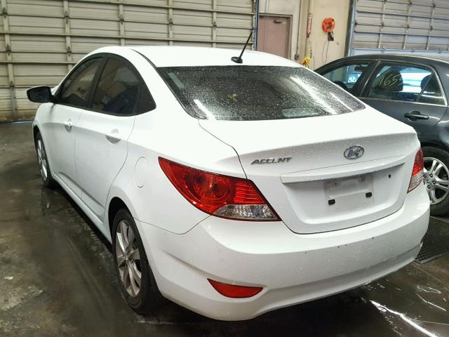 KMHCU4AE2DU381086 - 2013 HYUNDAI ACCENT GLS WHITE photo 3