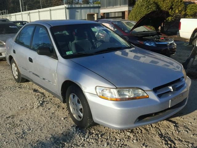 1HGCF8647WA101805 - 1998 HONDA ACCORD DX SILVER photo 1