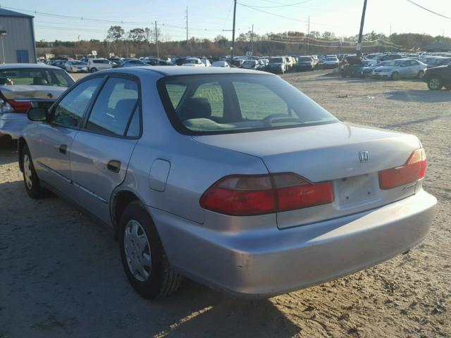 1HGCF8647WA101805 - 1998 HONDA ACCORD DX SILVER photo 3