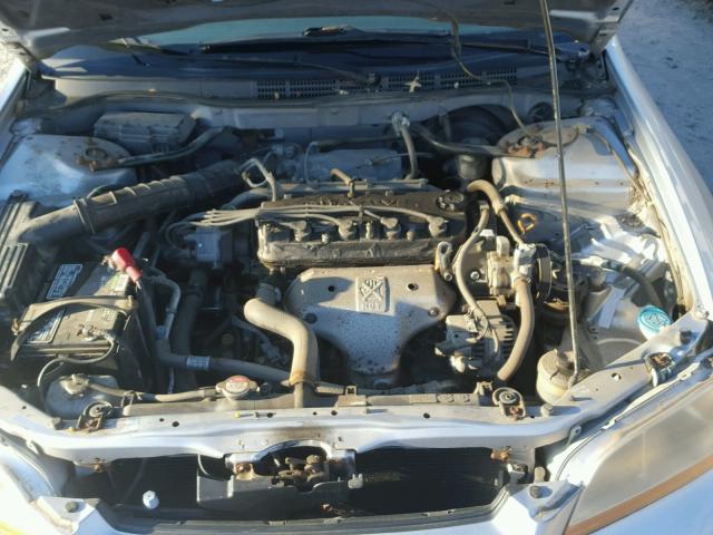 1HGCF8647WA101805 - 1998 HONDA ACCORD DX SILVER photo 7