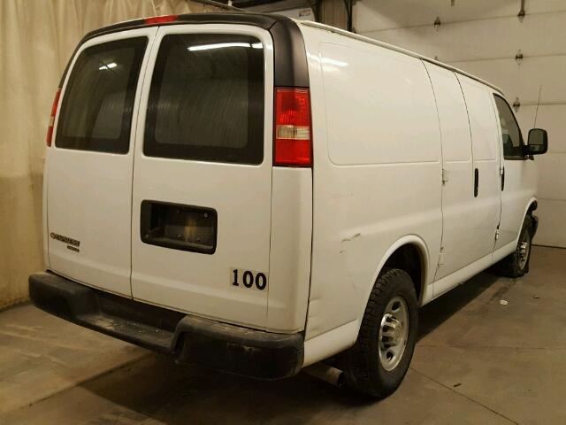 1GCWGFFA7D1135887 - 2013 CHEVROLET EXPRESS G2 WHITE photo 4