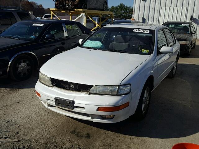 JN1CA21D3WT516192 - 1998 NISSAN MAXIMA GLE WHITE photo 2