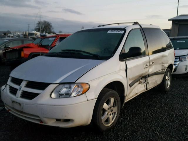 1D4GP45R85B329200 - 2005 DODGE CARAVAN SX WHITE photo 2