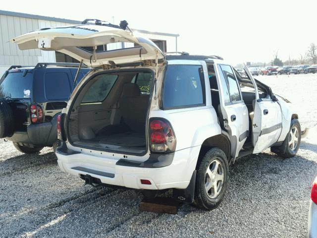 1GNDT13S642113562 - 2004 CHEVROLET TRAILBLAZE WHITE photo 4