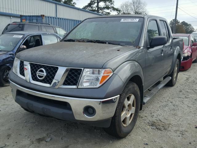 1N6AD07UX7C419335 - 2007 NISSAN FRONTIER C GRAY photo 2