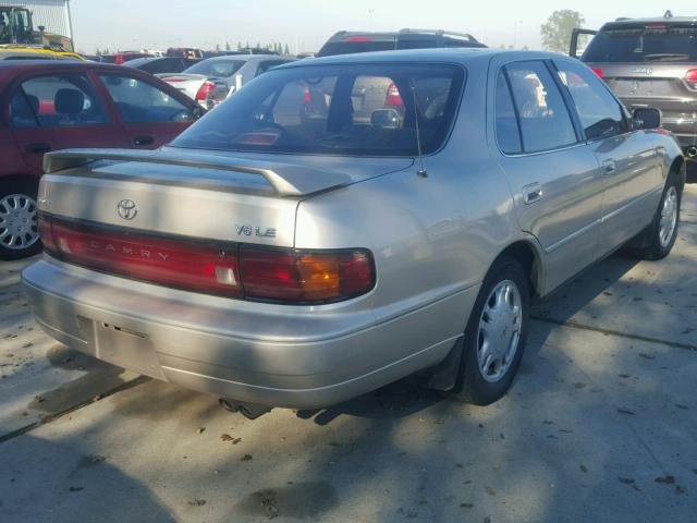 4T1VK12E1PU102386 - 1993 TOYOTA CAMRY LE GOLD photo 4