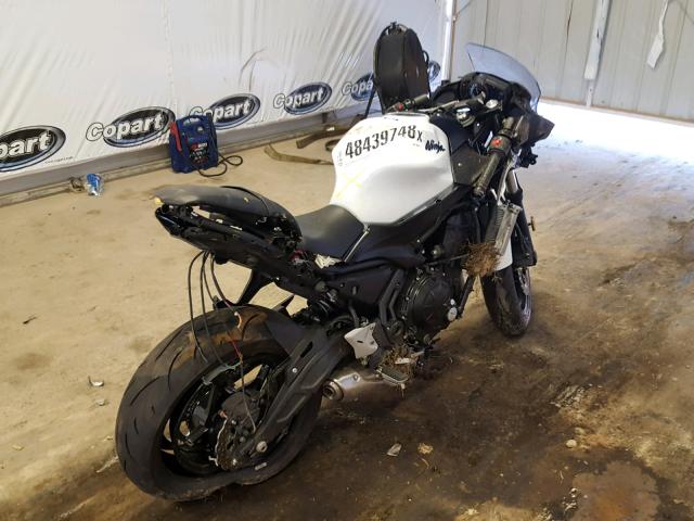 JKAEXEJ18HDA01825 - 2017 KAWASAKI EX650 J თეთრი ფოტო 4