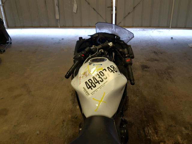 JKAEXEJ18HDA01825 - 2017 KAWASAKI EX650 J თეთრი ფოტო 5