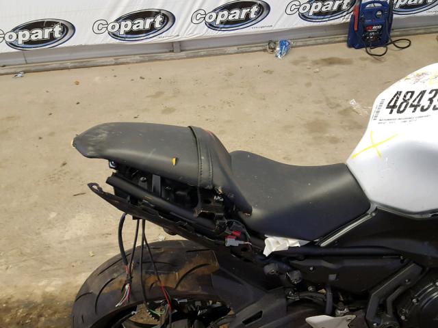 JKAEXEJ18HDA01825 - 2017 KAWASAKI EX650 J თეთრი ფოტო 6