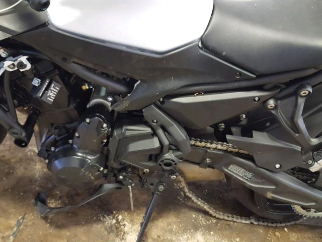 JKAEXEJ18HDA01825 - 2017 KAWASAKI EX650 J თეთრი ფოტო 7