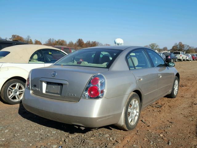 1N4AL11D25C185604 - 2005 NISSAN ALTIMA S GOLD photo 4