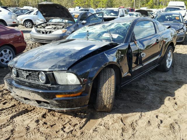 1ZVFT82H675333932 - 2007 FORD MUSTANG GT BLACK photo 2