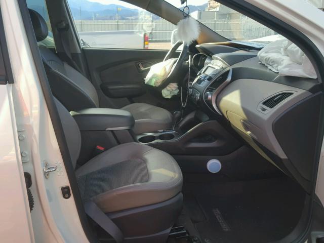 KM8JU3AC8BU261516 - 2011 HYUNDAI TUCSON GLS WHITE photo 5