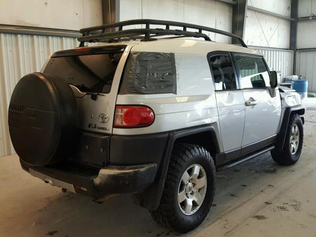 JTEZU11F970001223 - 2007 TOYOTA FJ CRUISER GRAY photo 4