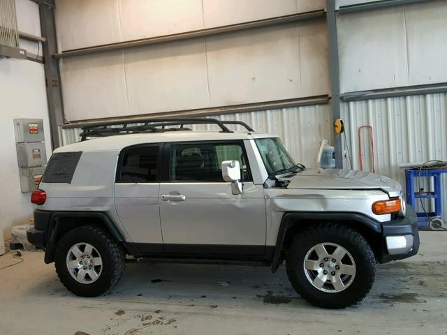 JTEZU11F970001223 - 2007 TOYOTA FJ CRUISER GRAY photo 9