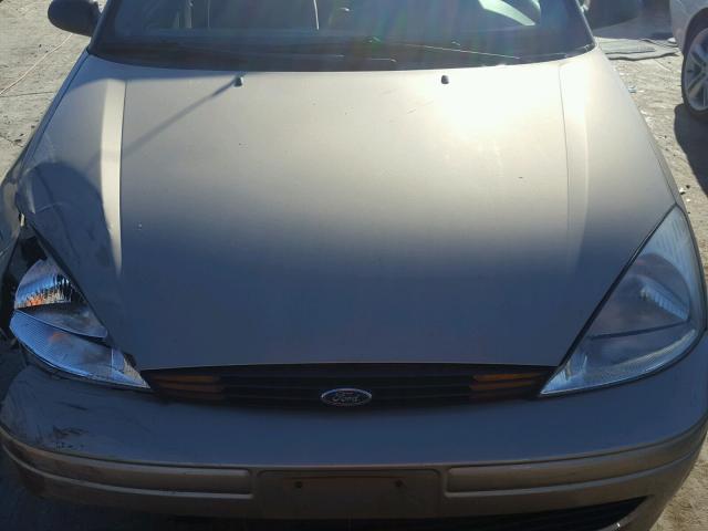 1FAFP33P92W234420 - 2002 FORD FOCUS LX GOLD photo 7