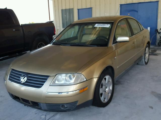WVWRH63B72P079323 - 2002 VOLKSWAGEN PASSAT GLX GOLD photo 2