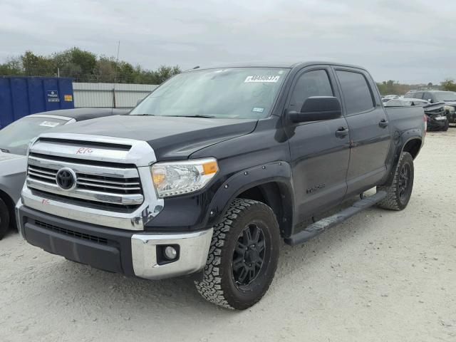 5TFEM5F1XHX113450 - 2017 TOYOTA TUNDRA CRE BLACK photo 2