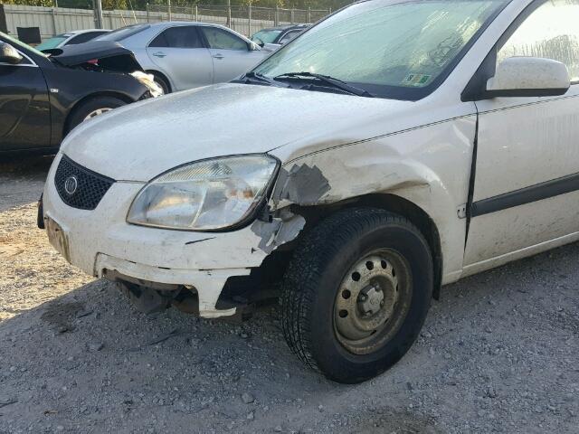 KNADE123X86324742 - 2008 KIA RIO BASE WHITE photo 9