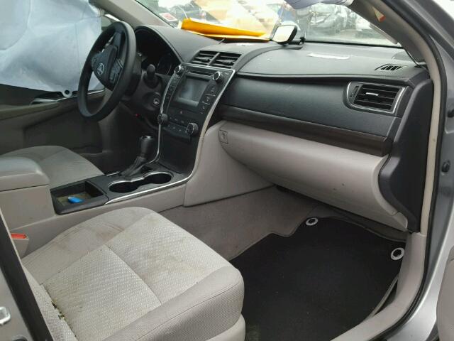 4T1BF1FK3GU567405 - 2016 TOYOTA CAMRY LE Silber Foto 5