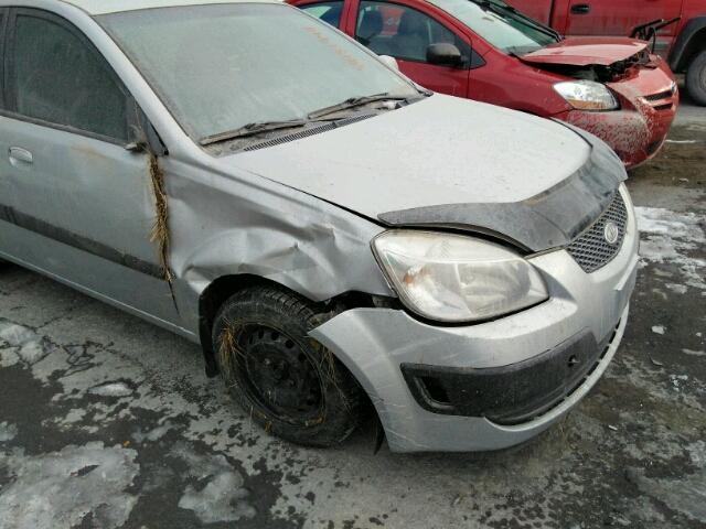 KNADE163566062233 - 2006 KIA RIO 5 SILVER photo 9