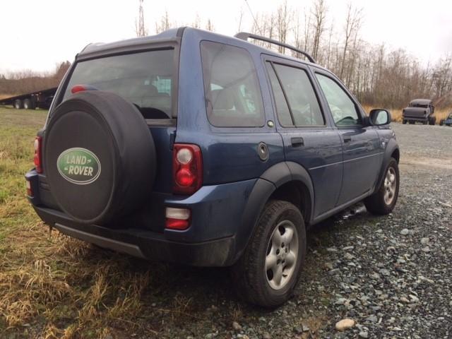 SALNY222X5A467395 - 2005 LAND ROVER FREELANDER BLUE photo 4