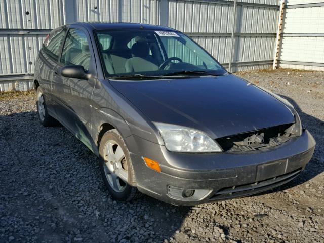 3FAFP31N35R127646 - 2005 FORD FOCUS ZX3 GRAY photo 1