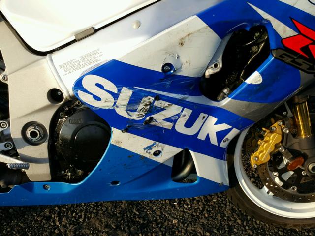 JS1GT74A612107166 - 2001 SUZUKI GSX-R1000 WHITE photo 7