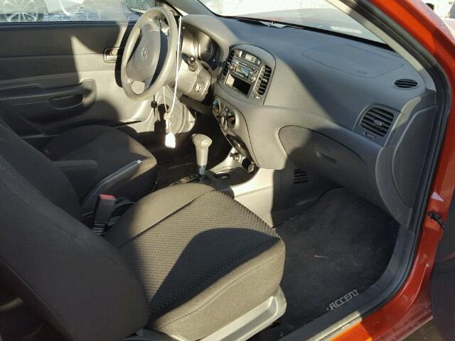 KMHCN35C79U117918 - 2009 HYUNDAI ACCENT SE ORANGE photo 5