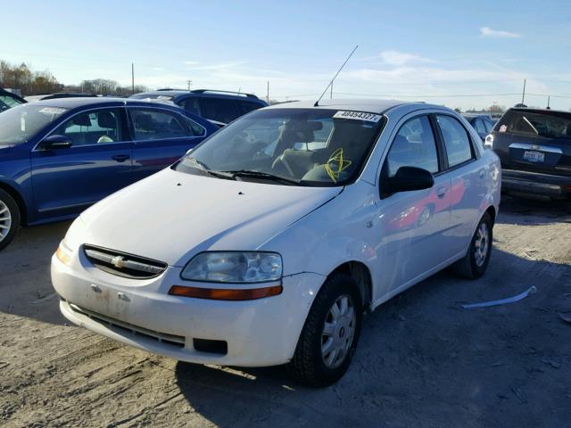 KL1TD52665B482766 - 2005 CHEVROLET AVEO BASE WHITE photo 2