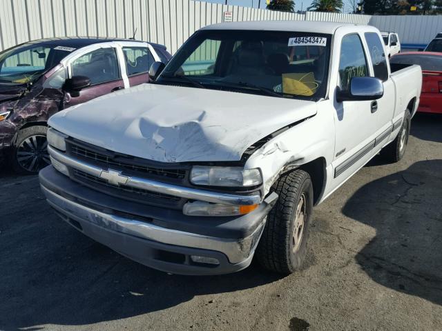 2GCEC19T7Y1143835 - 2000 CHEVROLET SILVERADO WHITE photo 2