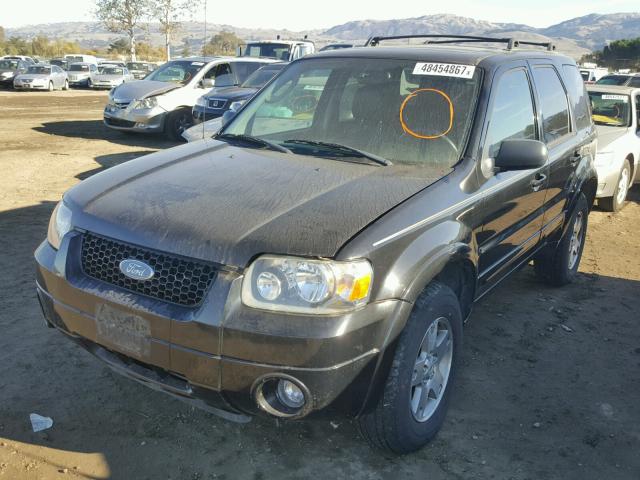 1FMYU94185KE22183 - 2005 FORD ESCAPE LIM BLACK photo 2