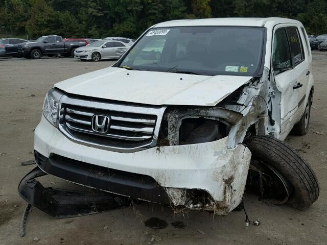 5FNYF4H21FB050219 - 2015 HONDA PILOT LX WHITE photo 2