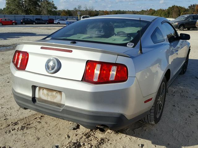 1ZVBP8AN6A5173553 - 2010 FORD MUSTANG SILVER photo 4