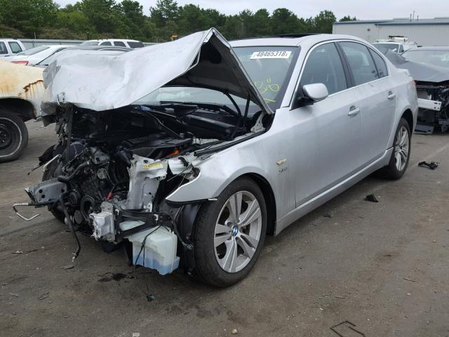 WBANV13539C152657 - 2009 BMW 528 XI SILVER photo 2