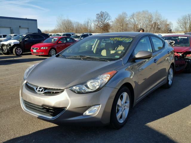 5NPDH4AE8DH373842 - 2013 HYUNDAI ELANTRA GL GOLD photo 2